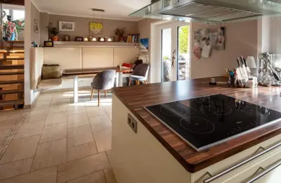 Single-Family House with Annexe Apartment in Oberhaching
