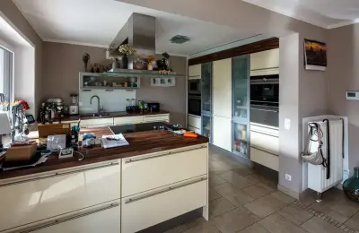 Single-Family House with Annexe Apartment in Oberhaching