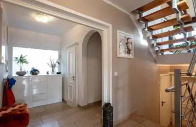 Single-Family House with Annexe Apartment in Oberhaching